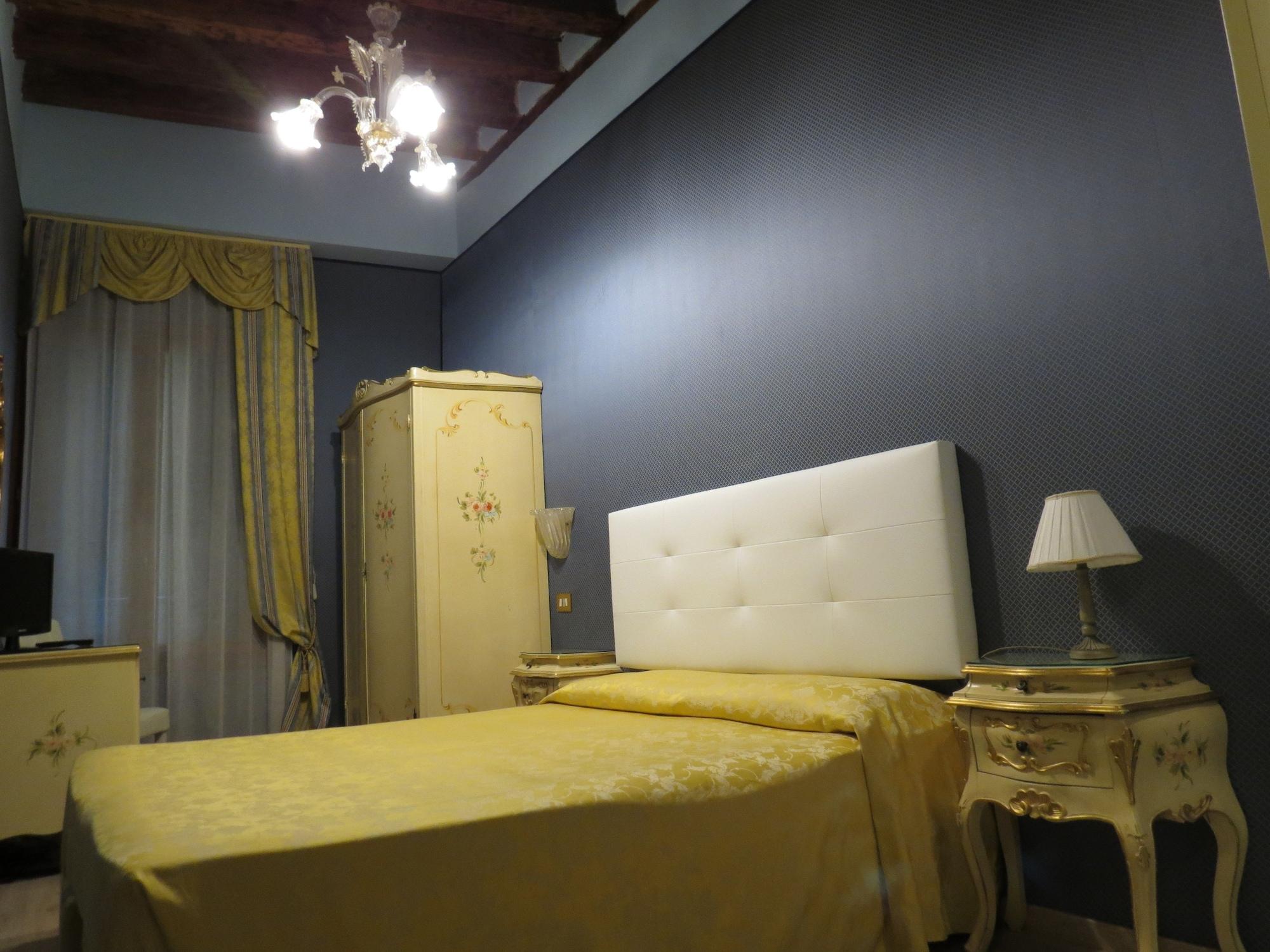 Bridge Hotel Venise